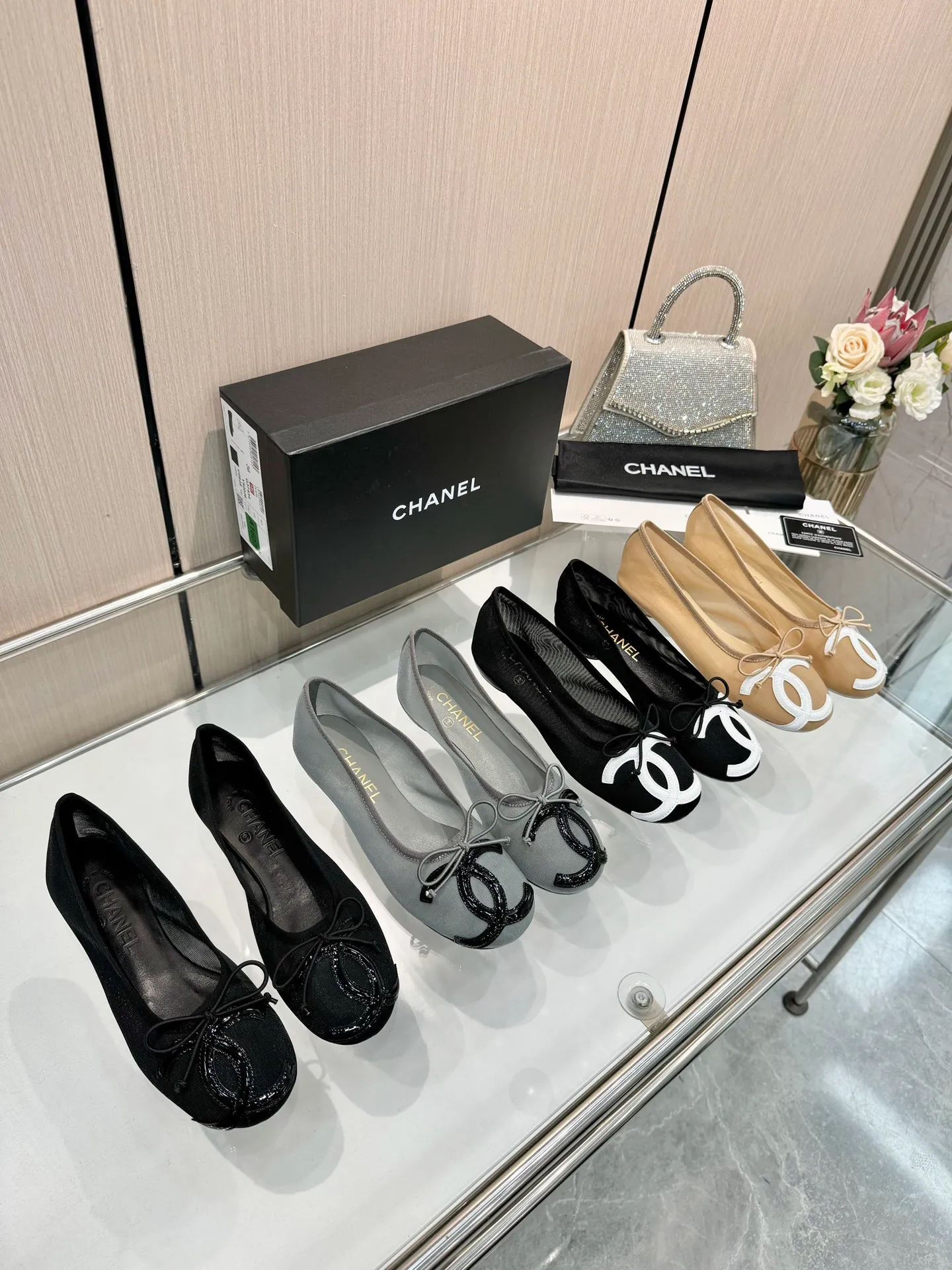 👟👟Ex-factory price 480👟👟 Women's Shoes Women's Clothing | ²⁰²5 𝐬𝐬 🤍🤎𝐂𝐇𝐀𝐍𝐄𝐋 Chanel 26A catwalk style Handmade Mary Jane women's shoes Ballet shoes are so amazing, the bow pattern is so cute! Even if I don’t wear flat shoes, I can’t resist the temptation! The second recommended pair of Chanel logo women's shoes has great texture and is versatile. It is made of lambskin and has an original two-color outsole. Size: 35-40 (41 can be customized and cannot be returned or exchanged)